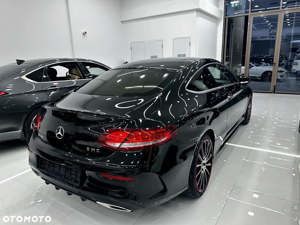 Mercedes-Benz Klasa C 200 4Matic 9G-TRONIC AMG Line - 4