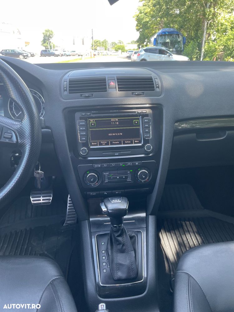 Skoda Octavia 2.0 TSI DSG RS - 9