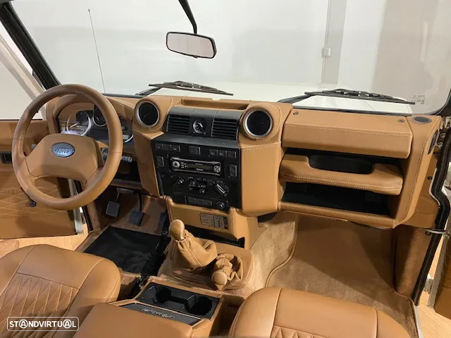 Land Rover Defender 110 CC 2.4 CRD SE - 26