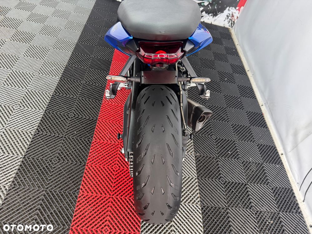 Triumph Street Triple - 20