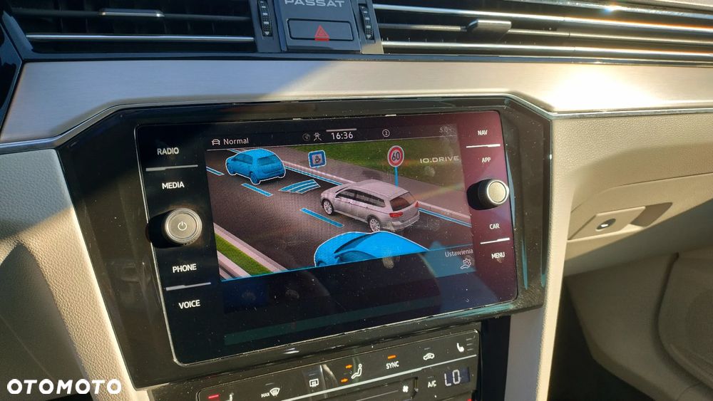 Volkswagen Passat 2.0 TDI 4Mot Elegance DSG - 24