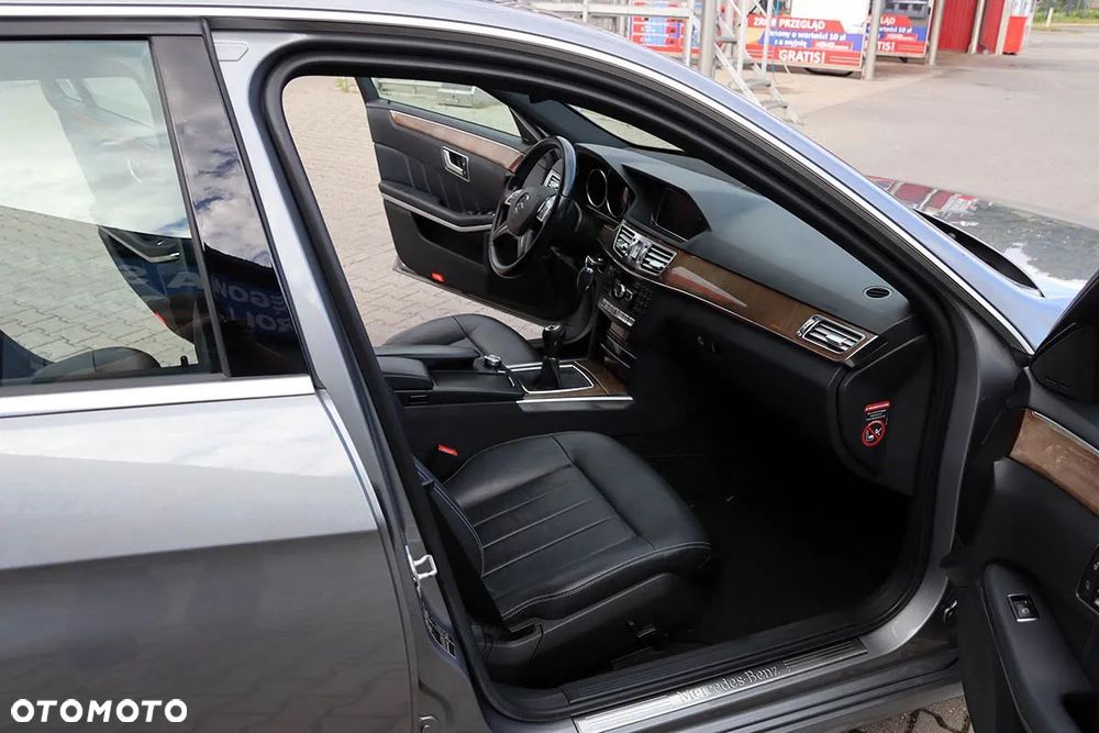 Mercedes-Benz Klasa E 200 CDI Elegance - 21