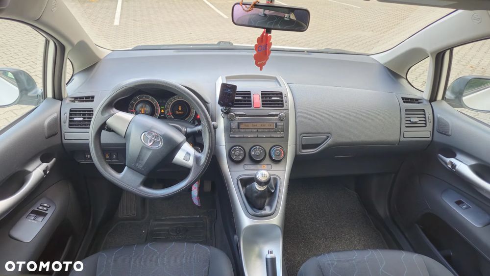 Toyota Auris 1.33 VVT-i Terra - 11