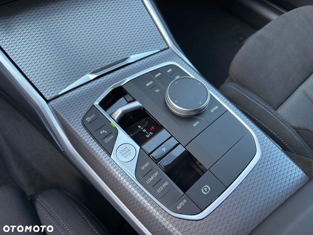 BMW Seria 3 318i M Sport - 16