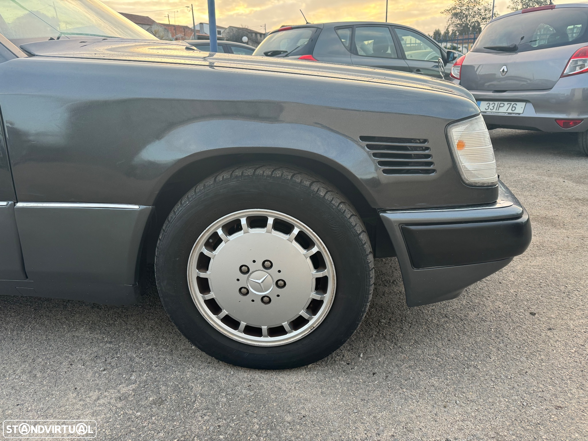 Mercedes-Benz 250 D Turbo - 4