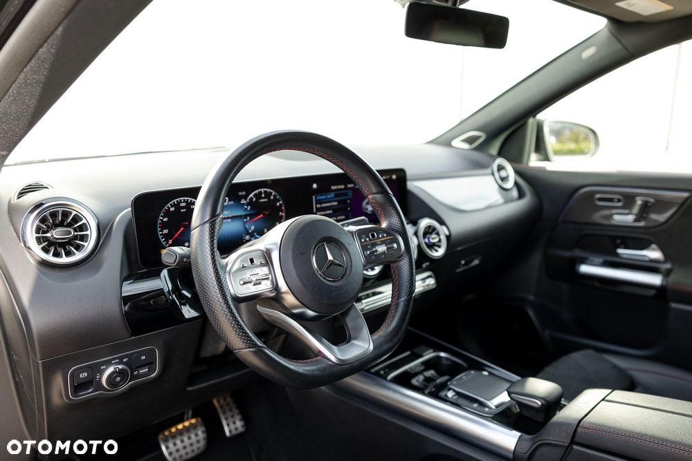 Mercedes-Benz GLA 250 8G-DCT AMG Line - 20