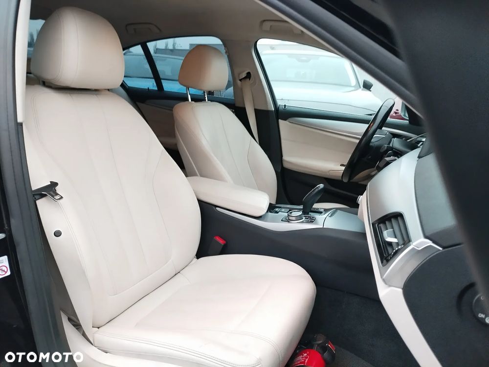 BMW Seria 5 530i xDrive Sport - 21