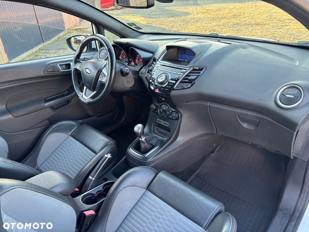 Ford Fiesta 1.6 EcoBoost ST - 30