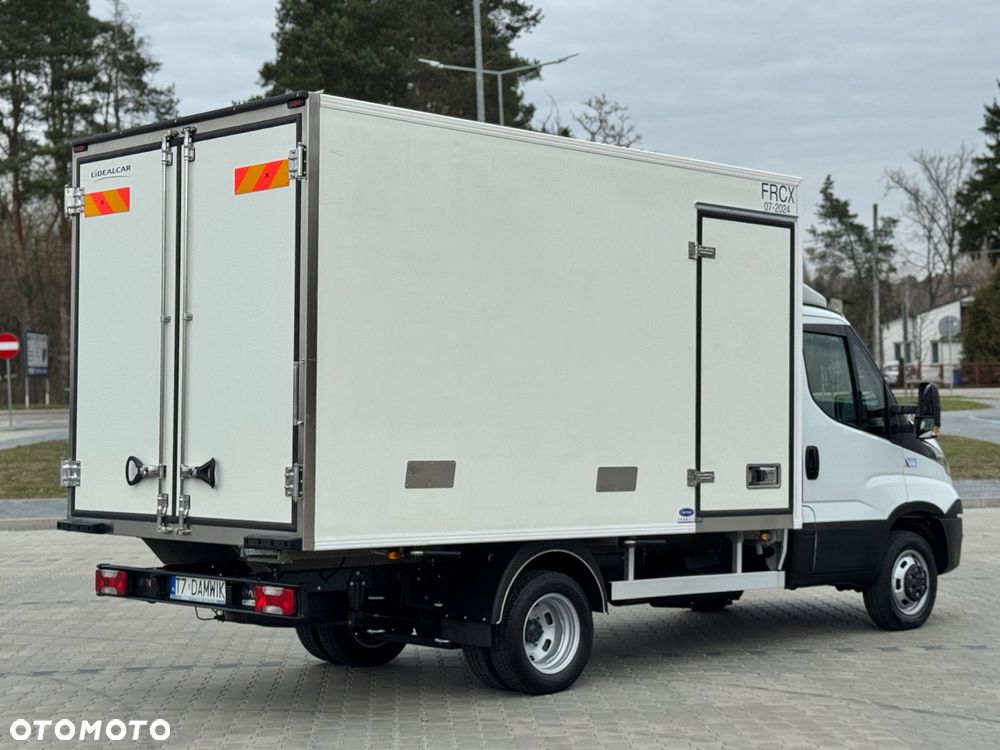 Iveco Daily‼️35/50C18‼️3.0 HI-MATIC Chłodnia/Mroźnia zakres -29C/+20C Grzanie Carrier XARIOS 500 Grube Ściany/Podłoga Przegroda komorowa‼️ na bliźniaku Poduszki Pneumatyczne DMC3500kg Zewnętrzne źródło zasilania 400V - 6