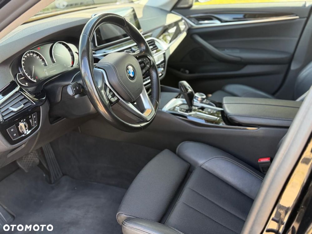 BMW Seria 5 520d xDrive - 9