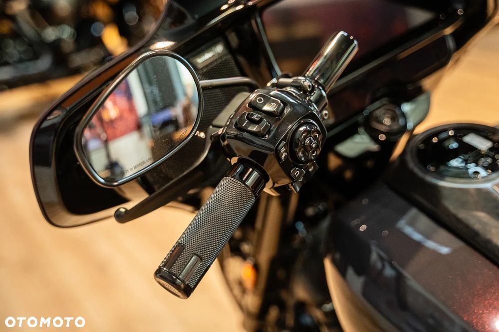 Harley-Davidson CVO Street Glide - 16