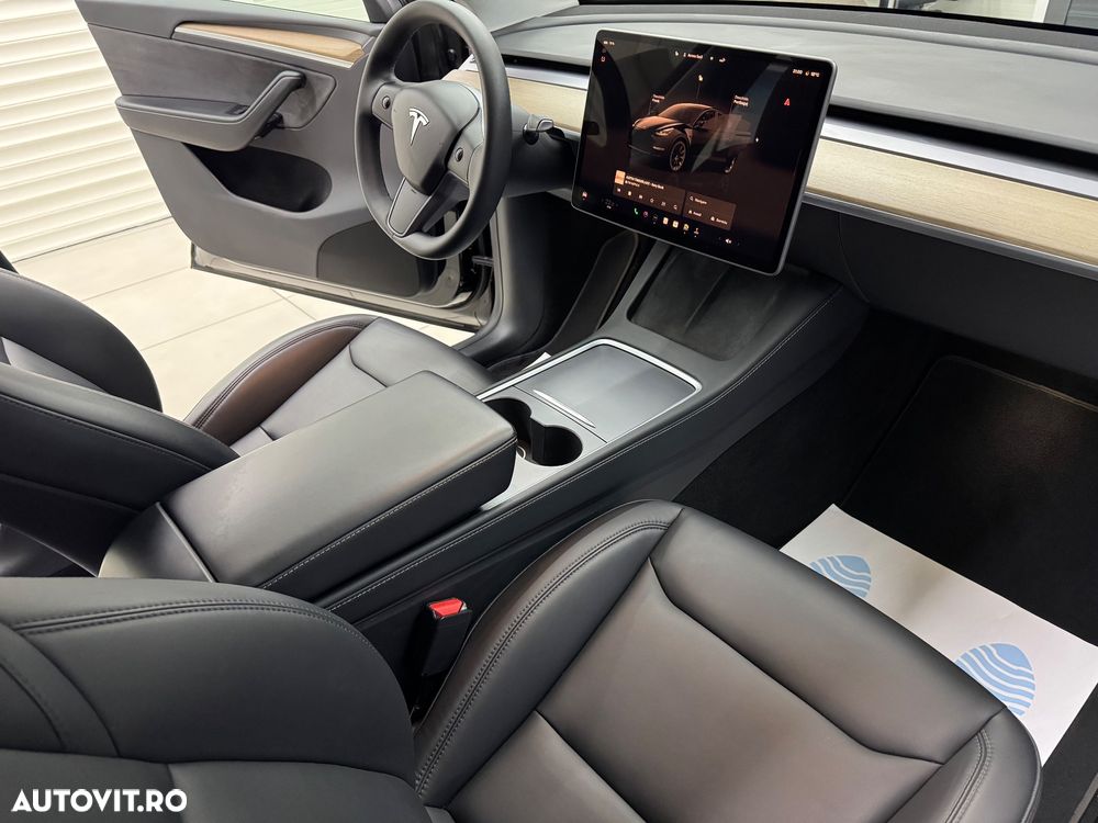 Tesla Model Y Long Range Dual Motor AWD - 29