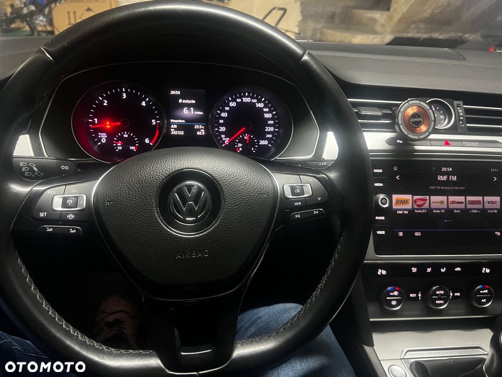 Volkswagen Passat 2.0 TDI SCR Comfortline - 12
