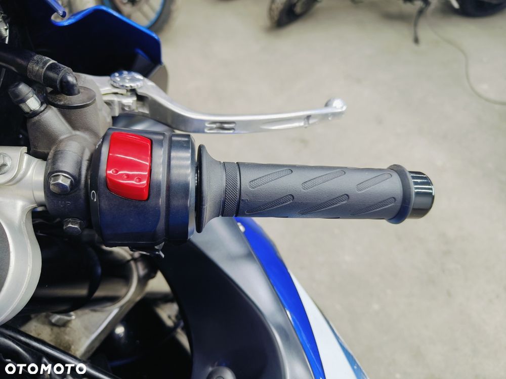 Suzuki GSX-R - 15