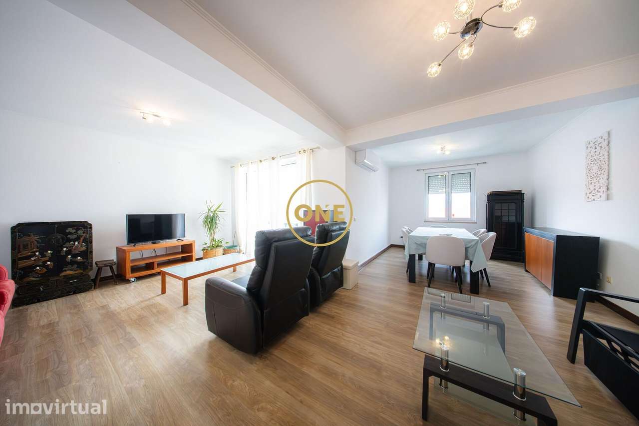 Apartamento T4 com áreas amplas, elevador e garagem - Grande imagem: 3/23