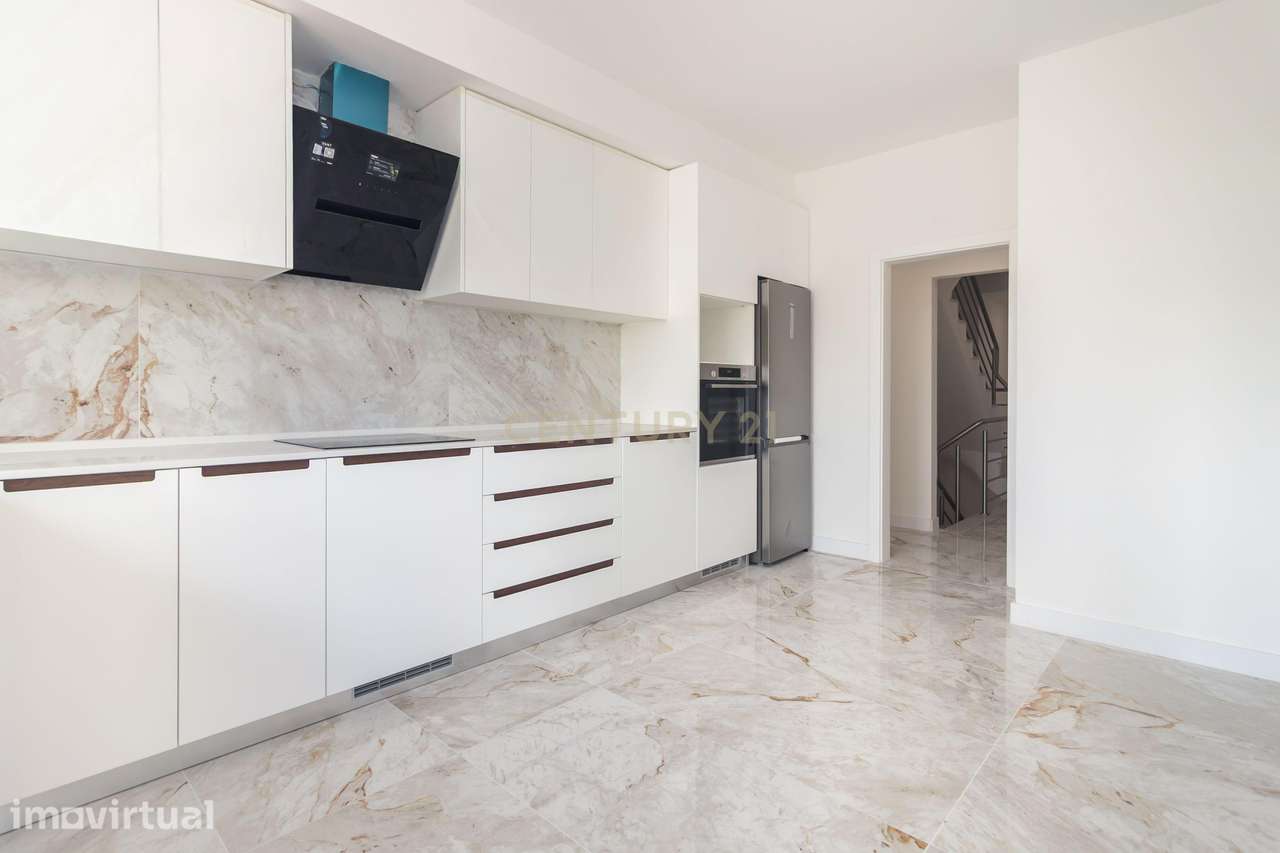 Condominio Fechado Moradia Nova T3 +Sotão e Garagem Canto Pinheiro - Grande imagem: 4/37