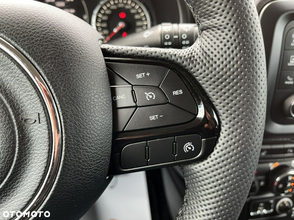 Jeep Renegade 1.6 MultiJet Night Eagle - 21