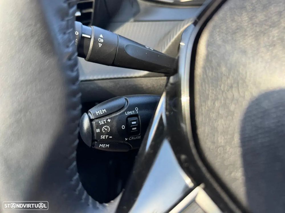 Peugeot 208 - 23
