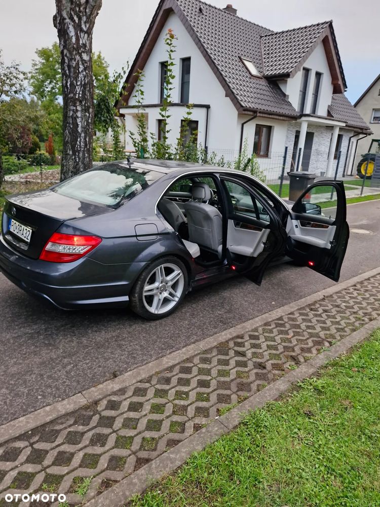 Mercedes-Benz Klasa C 250 CGI BlueEff Elegance - 8