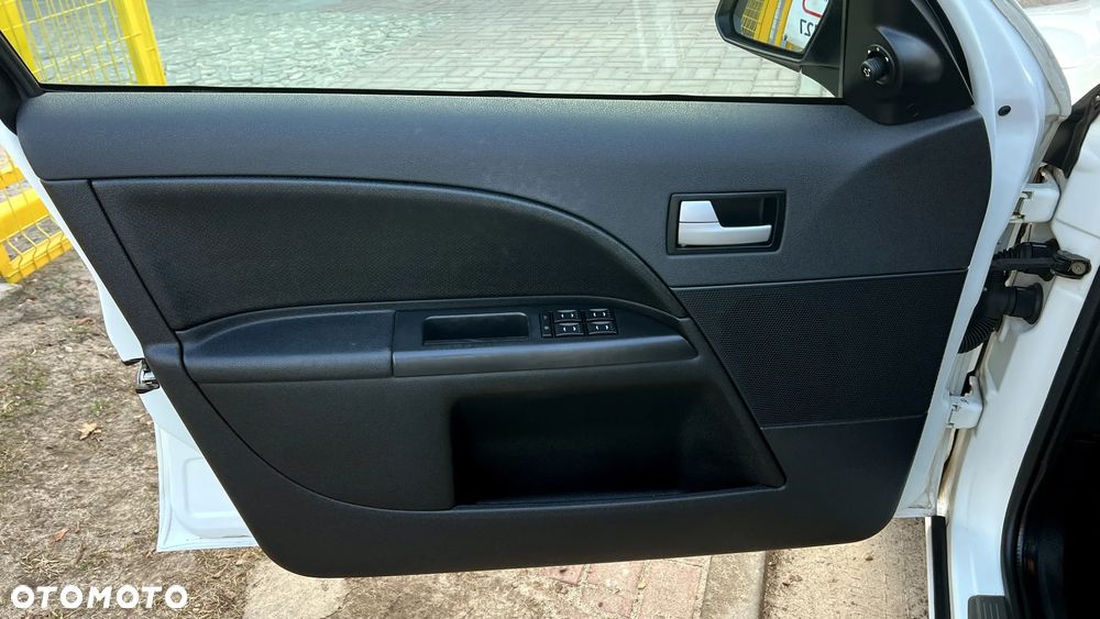 Ford Mondeo 2.5 V6 Ghia - 27