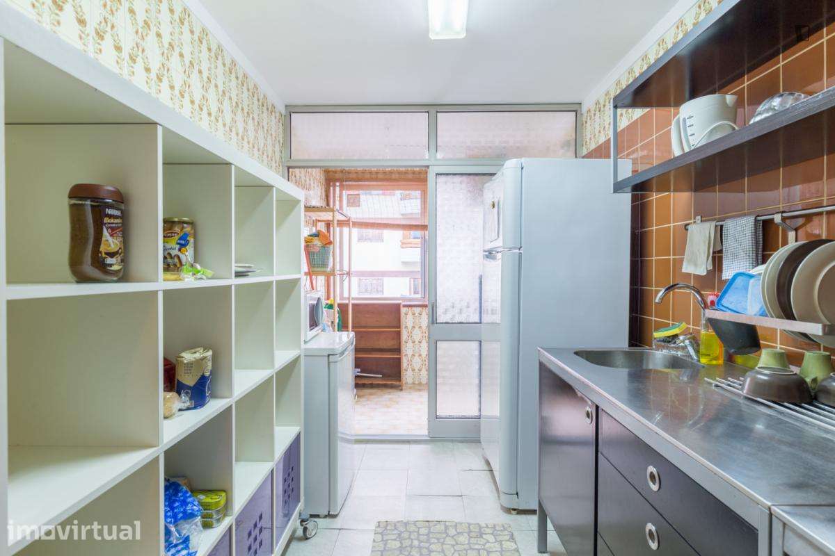 Quarto - localizado em Santa Marinha Porto - Grande imagem: 3/23
