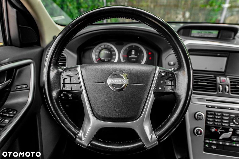 Volvo XC 60 D5 AWD Momentum - 23