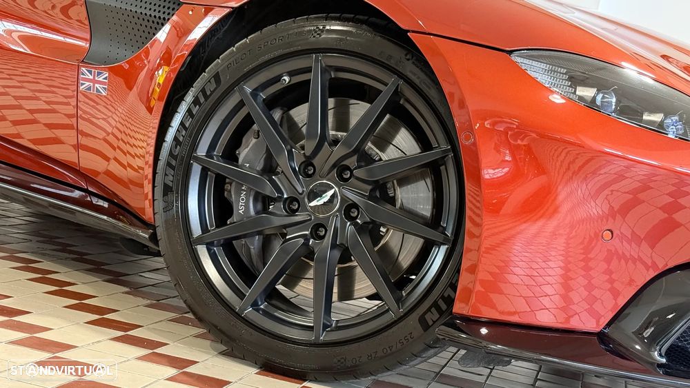 Aston Martin Vantage Coupe 4.0 Twin-Turbo V8 - 11
