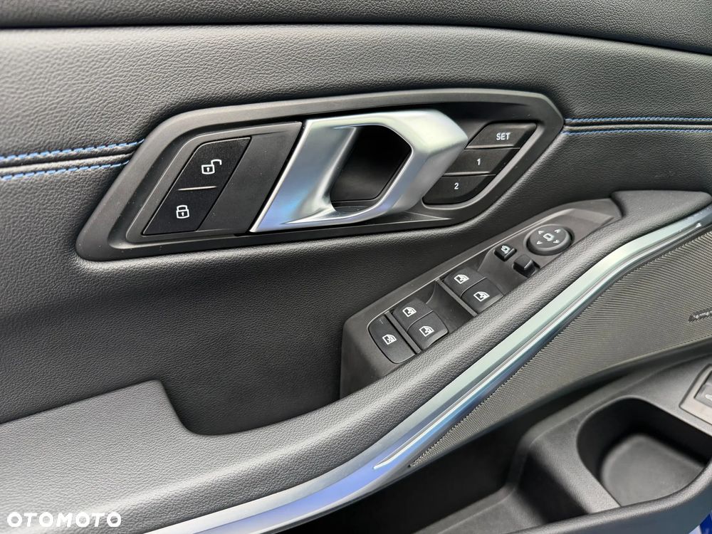 BMW Seria 3 318i M Sport - 18