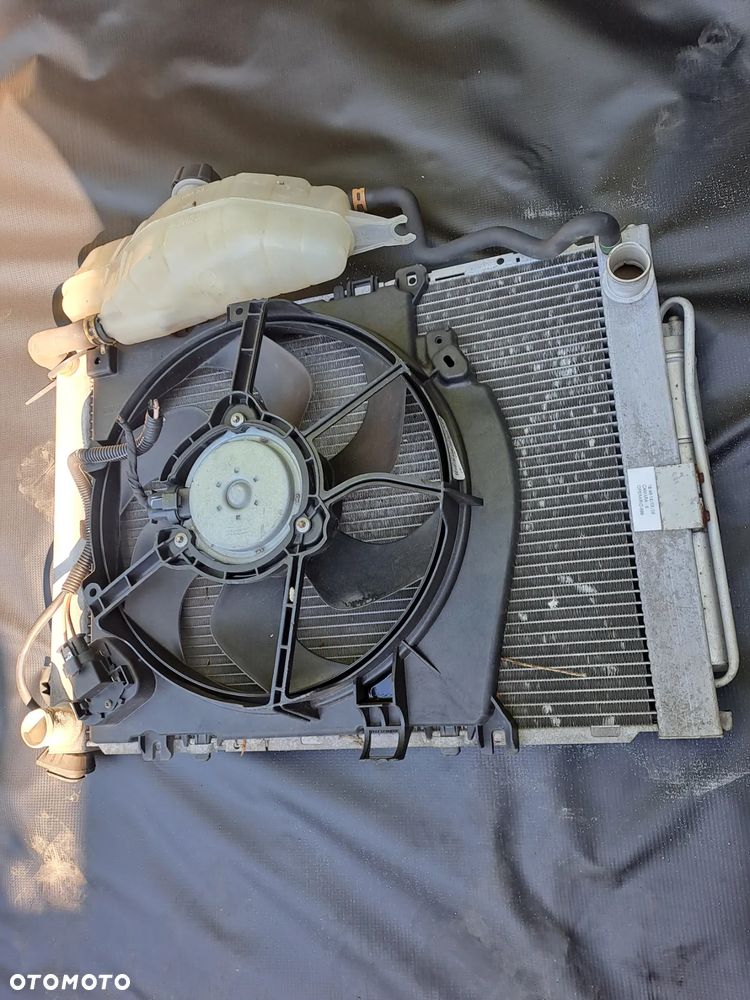 Renault Clio III 1.2 chłodnice wentylator 8200688375 8200688390 - 2