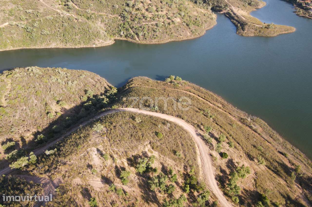 Terreno junto à Barragem do Funcho com 23 hectares - Grande imagem: 2/16