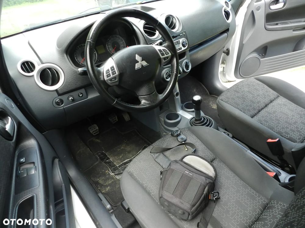 Mitsubishi Colt - 17
