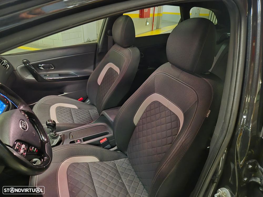 Kia Ceed SW 1.6 CRDi GT Line - 26