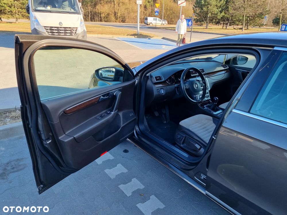 Volkswagen Passat 2.0 TDI Highline - 9