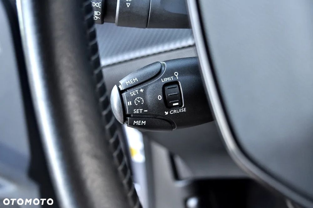 Peugeot 2008 1.2 PureTech Allure Pack S&S - 36