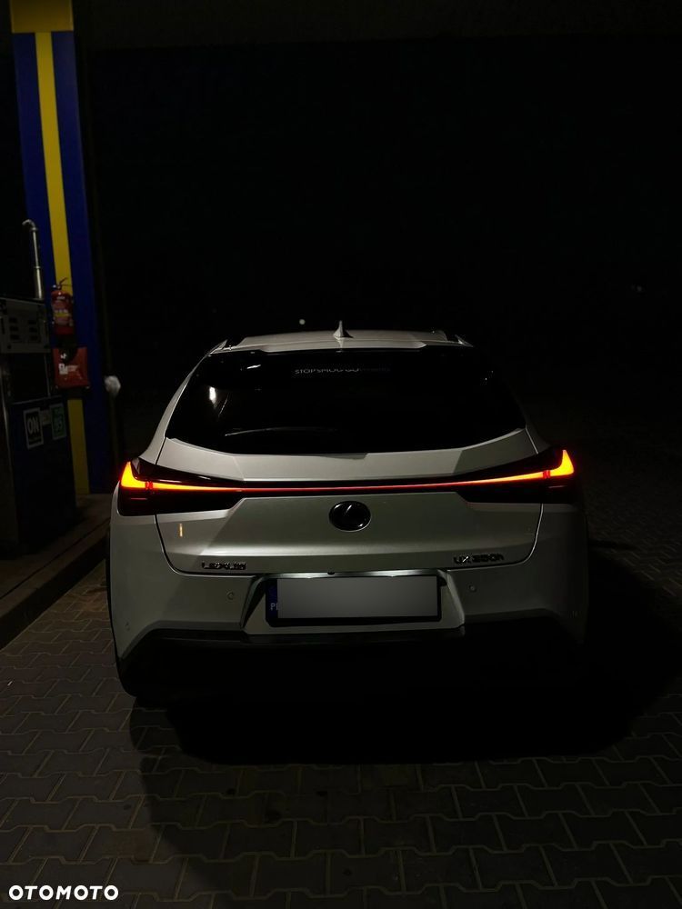 Lexus UX - 10