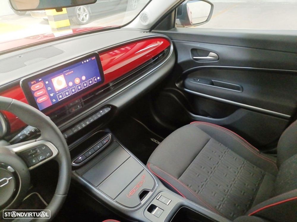 Fiat 600e 54 kWh (RED) - 17