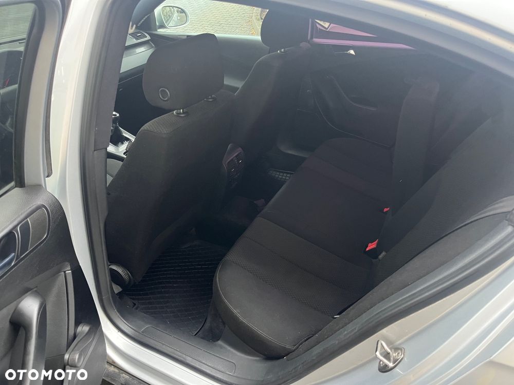 Volkswagen Passat 1.9 TDI DPF Trendline - 5