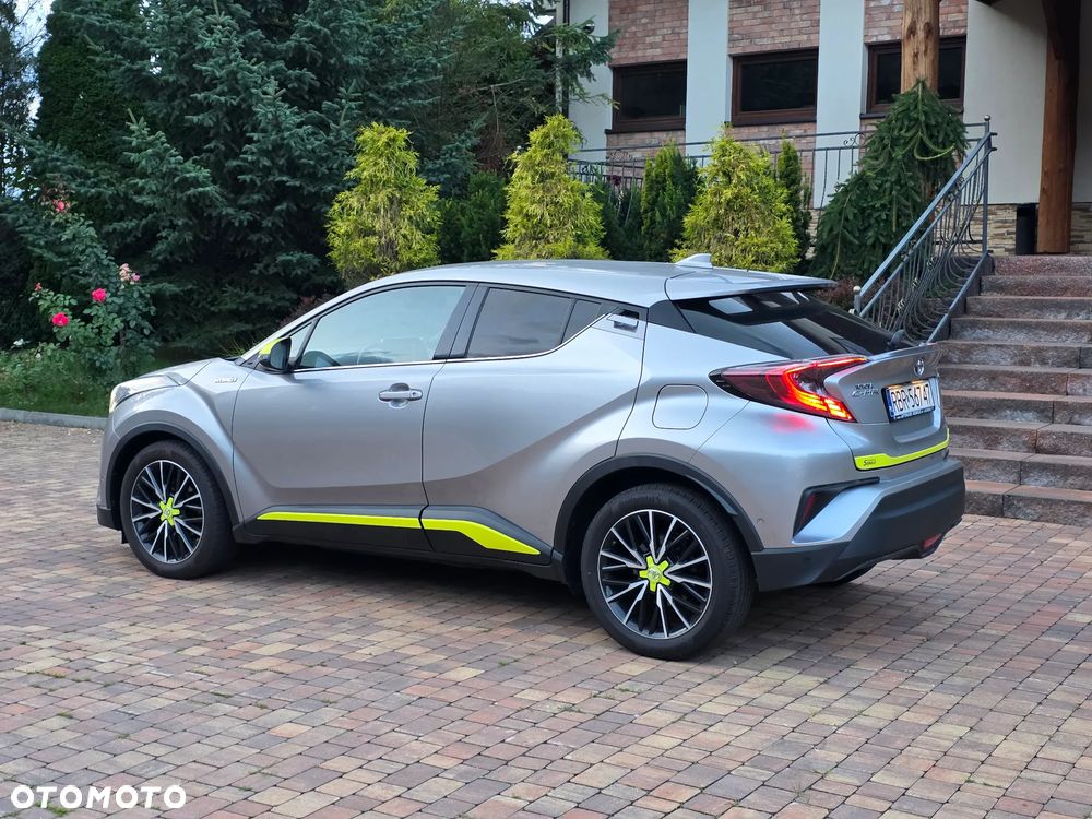 Toyota C-HR 1.8 Hybrid Neon Lime powered by JBL - 32