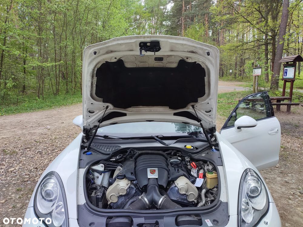Porsche Panamera PDK - 32