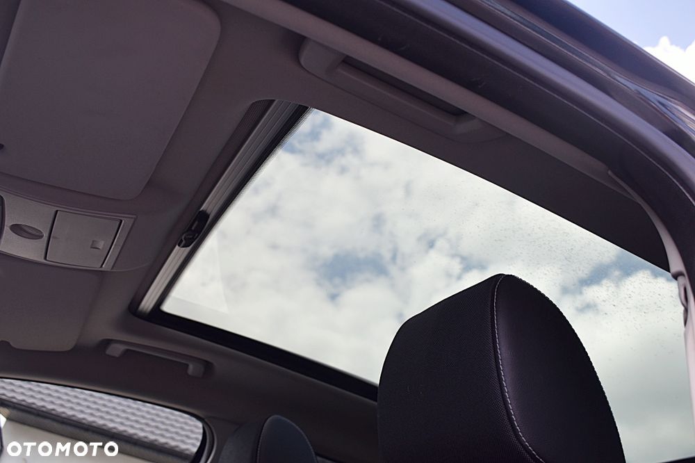 Ford Kuga 2.0 TDCi 2x4 Titanium - 36