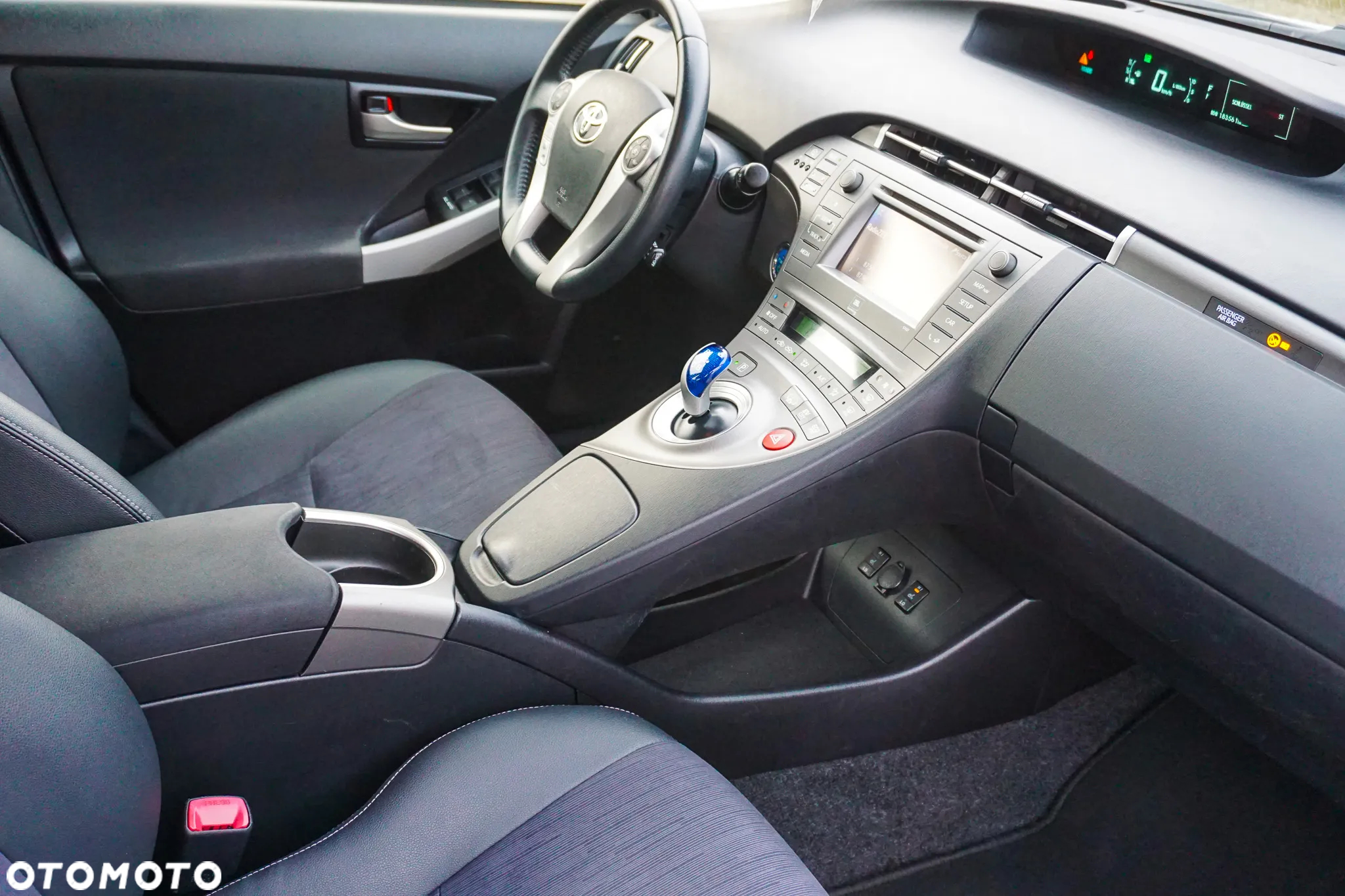 Toyota Prius Plug-in (Hybrid) Life - 36