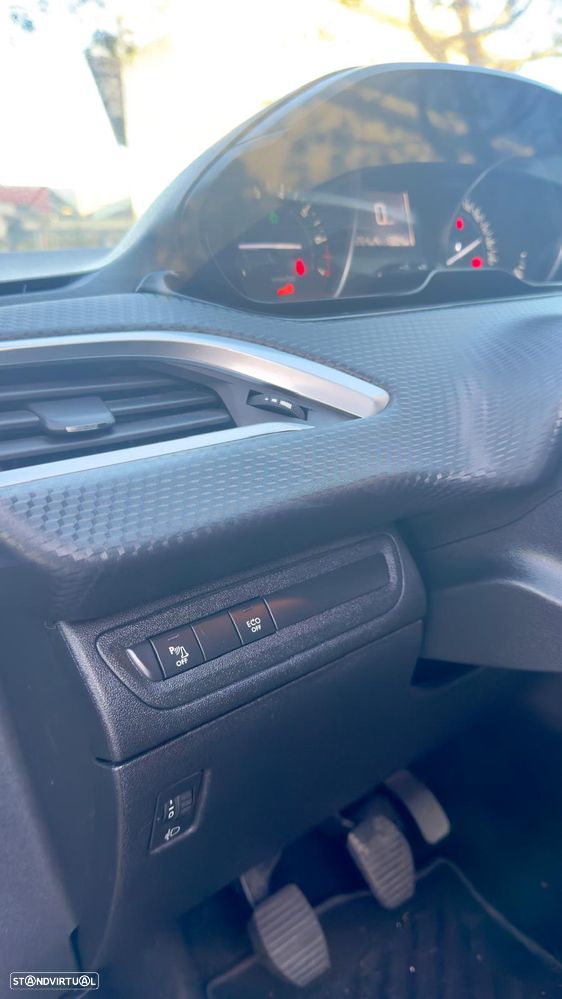 Peugeot 208 1.2 PureTech Signature - 10