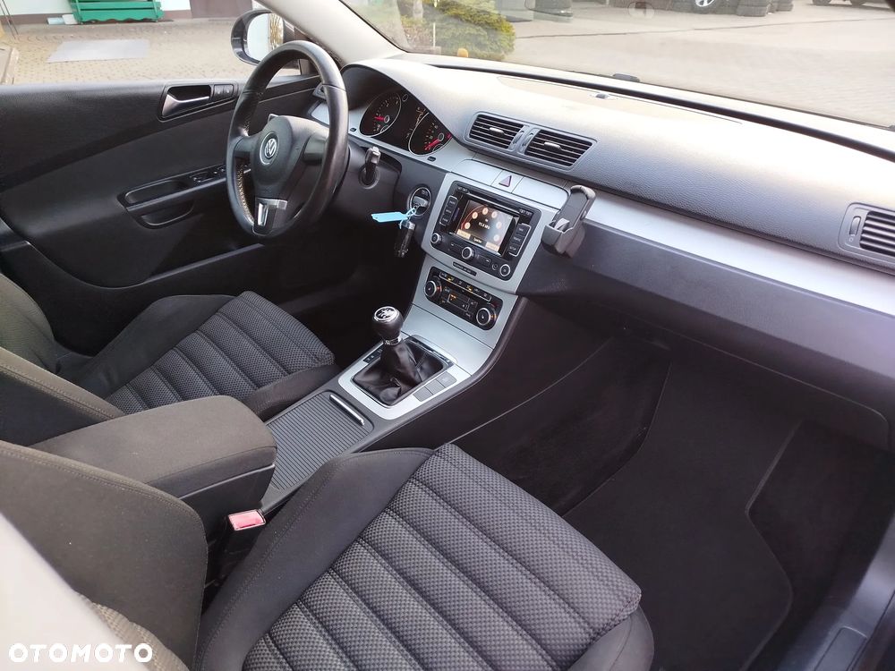 Volkswagen Passat 2.0 Blue TDI DPF Sportline - 11