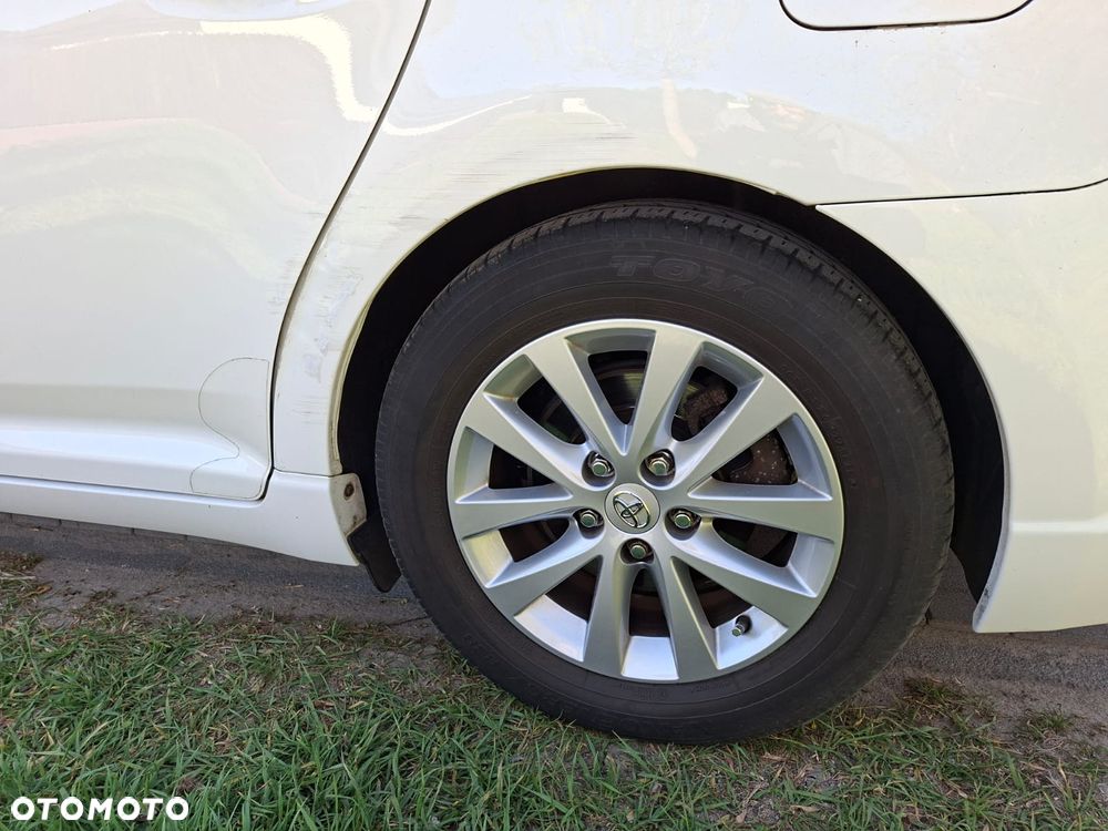 Toyota Avensis 2.0 Style - 15