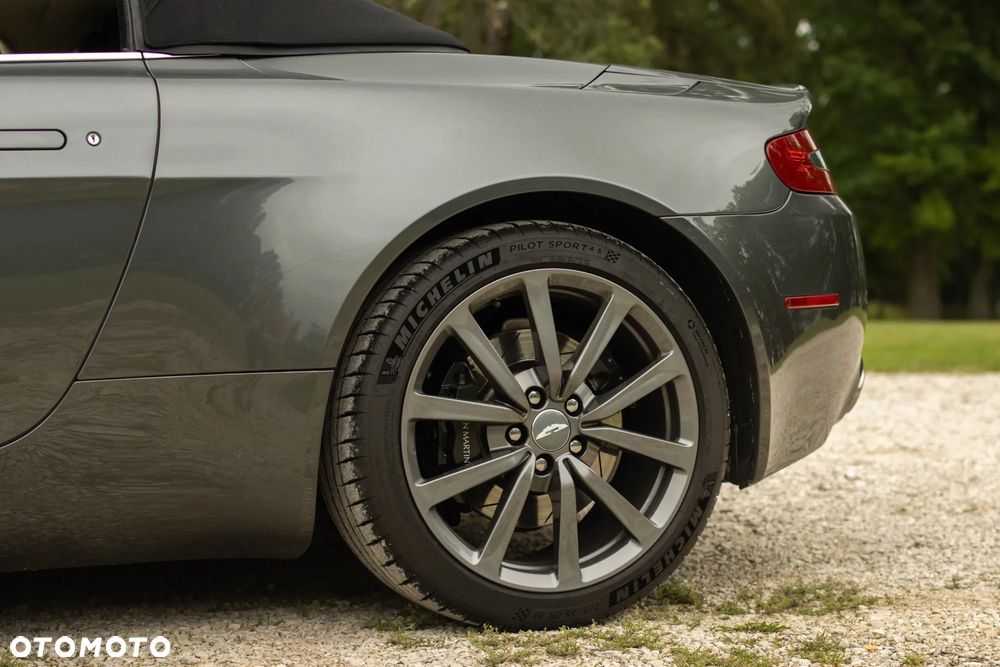 Aston Martin V8 Vantage - 5
