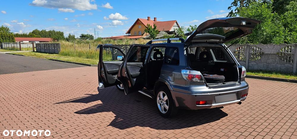 Mitsubishi Outlander 2.0 Comfort 4WD - 25