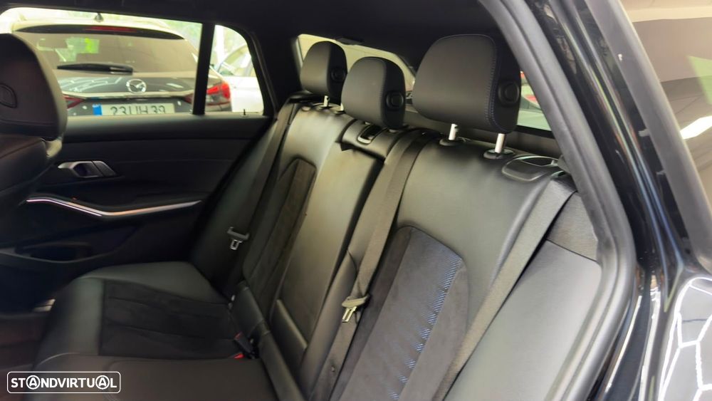 BMW 330 e Pack Desportivo M Pro Auto - 44
