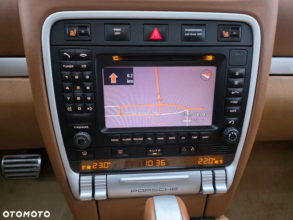 Porsche Cayenne - 14