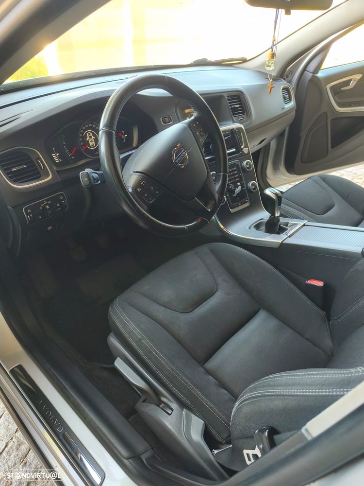 Volvo V60 2.0 D4 Momentum - 14