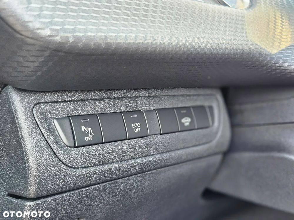 Peugeot 2008 1.2 Pure Tech Style S&S - 33